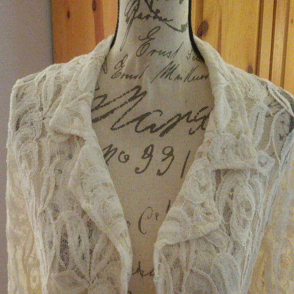 Chenault Jackets & Blazers - Beautiful nwot lace blazer